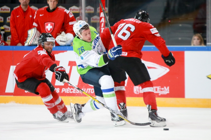 Photo hockey Championnats du monde -  : Suisse (SUI) vs Slovenie (SLO) - Les Helvtes grillent un joker !
