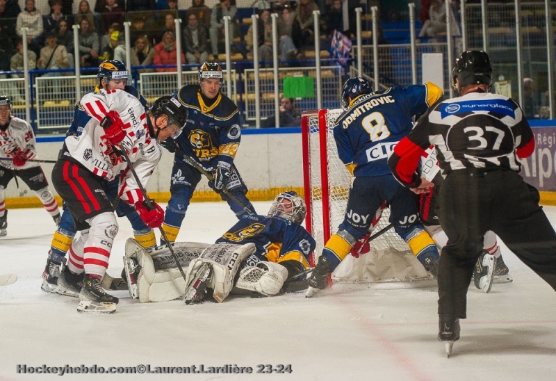 Photo hockey Coupe de France - Coupe de France - 1/16 de Finale : Villard-de-Lans vs Nice - Les Ours pas loin de l