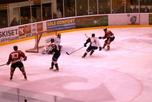 Photo hockey Coupe de la Ligue ARCHIVES - Coupe de la Ligue : 1/8me, 5me journe : Morzine-Avoriaz vs Chamonix  - Des Pingouins  deux visages