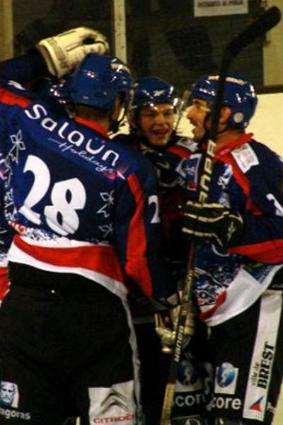 Photo hockey Division 1 - D1 : 4me journe : Brest  vs Courbevoie  - De longs becs sur la glace