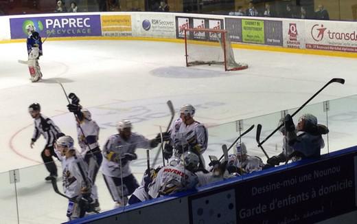 Photo hockey Division 1 - D1 : Play Off - 1/4 de finale, match 3  : Nantes vs Reims - Reims, en demi, chavire de bonheur