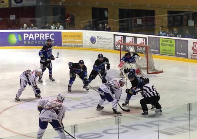 Photo hockey Division 1 - D1 : Play Off - 1/4 de finale, match 3  : Nantes vs Reims - Reims, en demi, chavire de bonheur