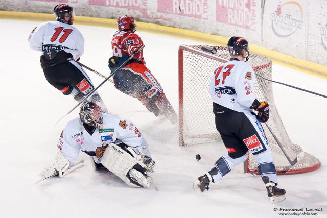 Photo hockey Division 1 - D1 playoff : finale, match 2 : Lyon vs Bordeaux - Lyon y est presque