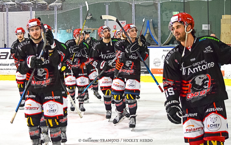 Photo hockey Division 1 - Division 1 - 1/2 de Finale match 1 : Cholet  vs Nantes - Les dogs de Cholet montrent les crocs et simposent avec la manire 