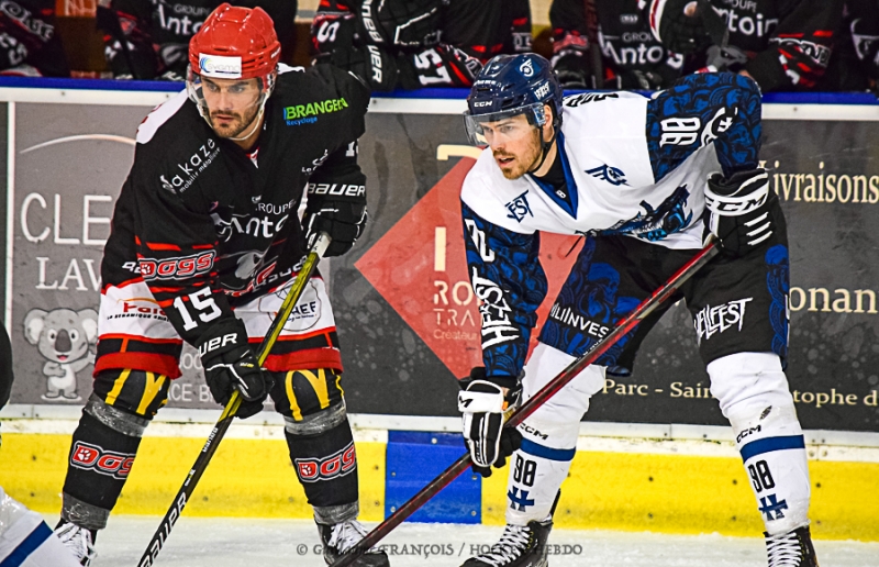 Photo hockey Division 1 - Division 1 - 1/2 de Finale match 1 : Cholet  vs Nantes - Les dogs de Cholet montrent les crocs et simposent avec la manire 