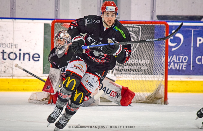 Photo hockey Division 1 - Division 1 - 1/2 de Finale match 1 : Cholet  vs Nantes - Les dogs de Cholet montrent les crocs et simposent avec la manire 