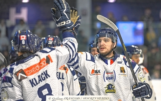 Photo hockey Division 1 - Division 1 - 1/2 Finale - Match 1 : Nantes vs Dunkerque - Dunkerque simpose dentre  Nantes