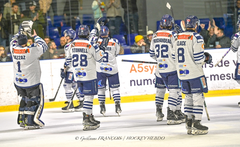 Photo hockey Division 1 - Division 1 - 1/2 Finale - Match 1 : Nantes vs Dunkerque - Dunkerque simpose dentre  Nantes