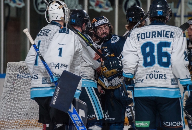 Photo hockey Division 1 - Division 1 : 14me journe : Villard-de-Lans vs Tours  - Les Ours chouent aux pieds des Remparts !