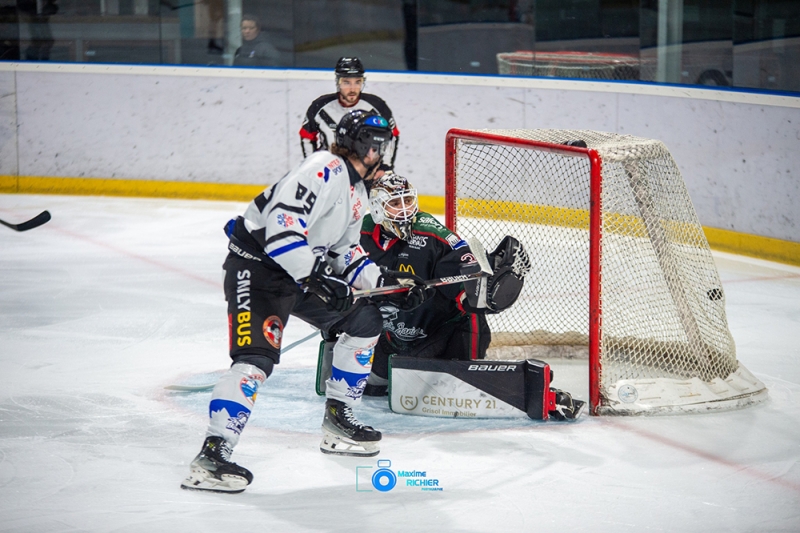 Photo hockey Division 1 - Division 1 : 18me journe : Mont-Blanc vs Courchevel-Mribel-Pralognan - Un succs important pour Mont-Blanc