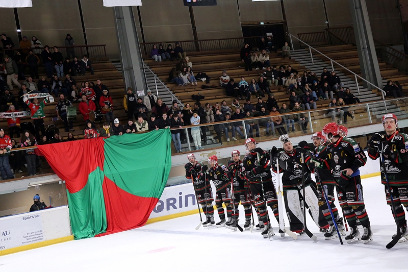 Photo hockey Division 1 - Division 1 : 20me journe : Mont-Blanc vs Neuilly/Marne - Mont-Blanc rgale son public!