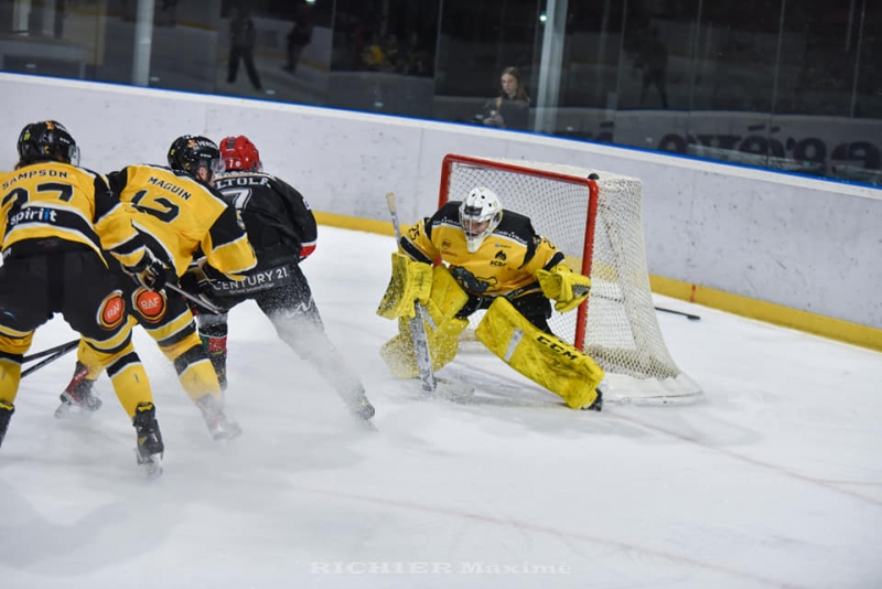 Photo hockey Division 1 - Division 1 : 21me journe : Mont-Blanc vs Chambry - Les Elphants jouent un mauvais tour au Yti!