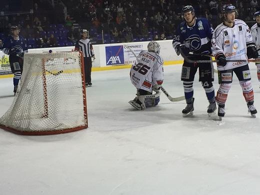 Photo hockey Division 1 - Division 1 : 21me journe : Nantes vs Caen  - Caen lemporte  larrach