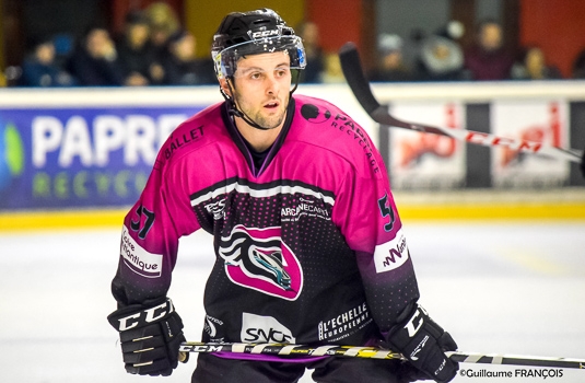 Photo hockey Division 1 - Division 1 : 22me journe : Nantes vs La Roche-sur-Yon - Nantes lemporte avec un quadrupl sign Brenton