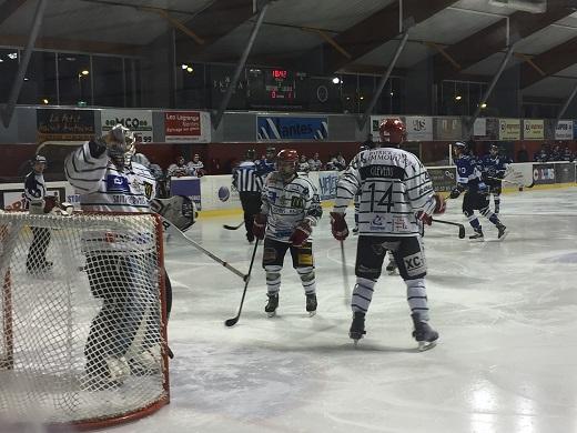 Photo hockey Division 1 - Division 1 : 26me journe : Nantes vs Mont-Blanc - Nantes retrouve le got de la victoire (et envoie Mont-Blanc en D2)