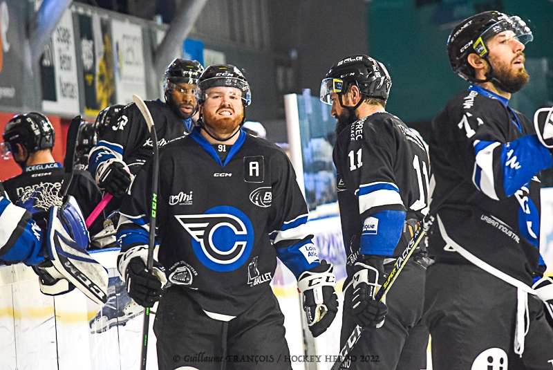 Photo hockey Division 1 - Division 1 : 26me journe : Nantes vs Montpellier  - Nantes simpose avec la manire et sadjuge la 3e place sur le podium de la D1