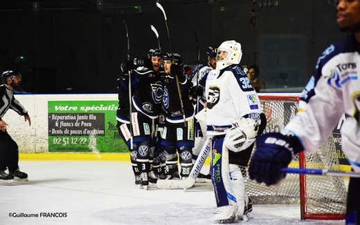 Photo hockey Division 1 - Division 1 : playoff, quart de finale, match 2 : Nantes vs Tours  - Nantes remet les pendules  l