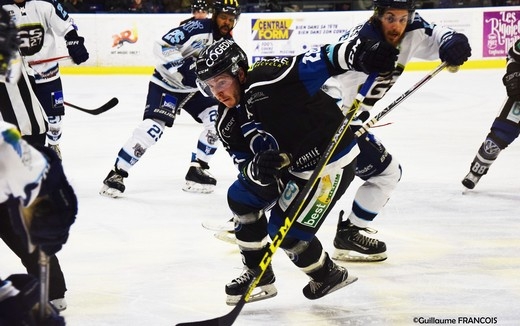 Photo hockey Division 1 - Division 1 : playoff, quart de finale, match 5 : Nantes vs Tours  - Nantes renverse les Remparts 