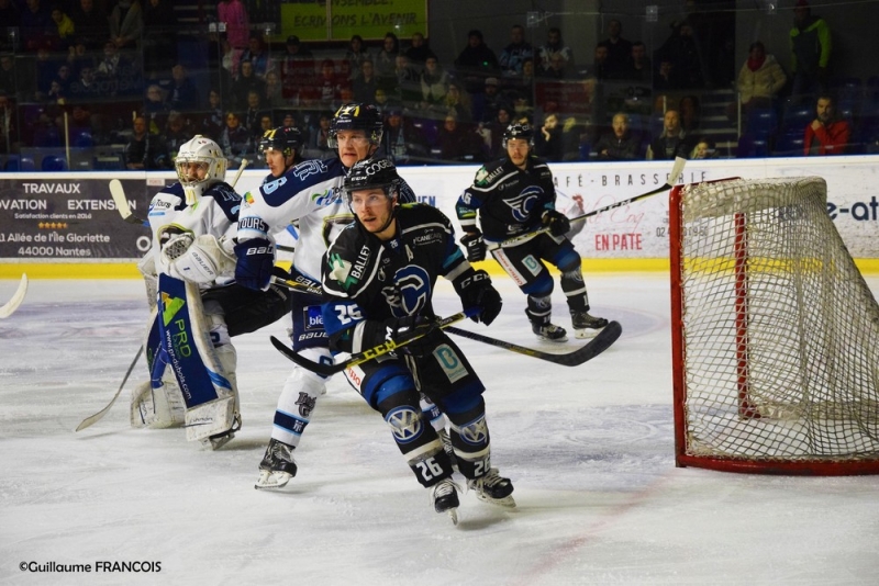 Photo hockey Division 1 - Division 1 : playoff, quart de finale, match 5 : Nantes vs Tours  - Nantes renverse les Remparts 