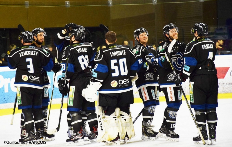 Photo hockey Division 1 - Division 1 : playoff, quart de finale, match 5 : Nantes vs Tours  - Nantes renverse les Remparts 