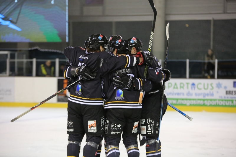 Photo hockey Division 1 - Division 1 - Quart de Finale match 1 : Brest  vs Mont-Blanc - D1 : Mont-Blanc prend son envol !
