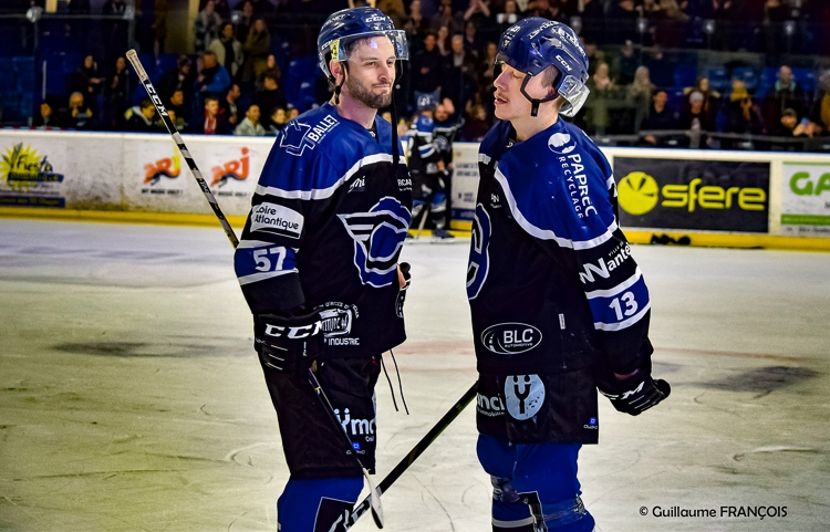 Photo hockey Division 1 - Division 1 - Quart de Finale match 3 : Nantes vs Neuilly/Marne - Les Bisons rendent les armes et Nantes passe en demi