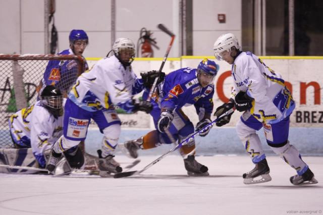 Photo hockey Division 2 - D2 : 11me journe poule A : Clermont-Ferrand vs Dunkerque - Une partie en 4 rounds