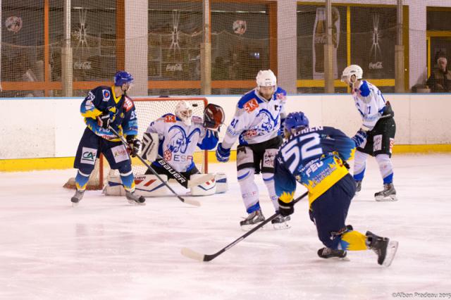Photo hockey Division 2 - D2 : 14me journe - B : Limoges vs Courchevel-Mribel-Pralognan - Les Taureaux de Feu ont mang les Bouquetins