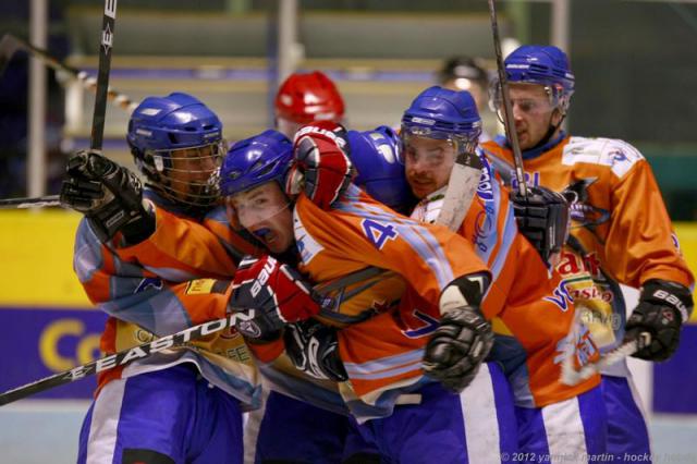 Photo hockey Division 2 - D2 : 16me journe - B : Clermont-Ferrand vs Asnires - Clermont sort de la zone de rlgation