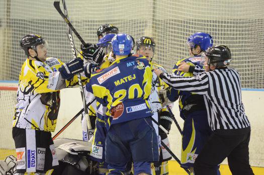 Photo hockey Division 2 - D2 : 17me journe - A : Limoges vs Chambry - Les Taureaux de Feu sur le fil du rasoir