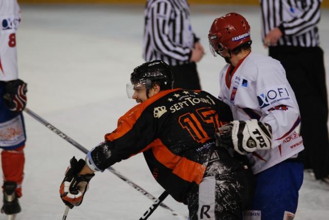 Photo hockey Division 2 - D2 : 17me journe poule A : Tours  vs Asnires - Premier col franchi