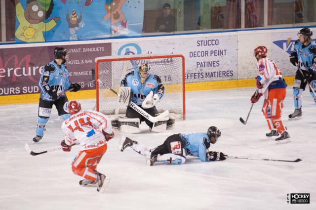 Photo hockey Division 2 - D2 : 7me journe - B : Tours  vs Valence - Coup de tonnerre en Touraine