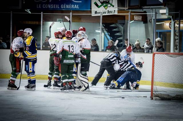 Photo hockey Division 2 - D2 : Play Off - 1/4 de finale - Aller : Evry / Viry (EVH 91) vs Cergy-Pontoise - Cergy prend une option pour les 1/2 finales