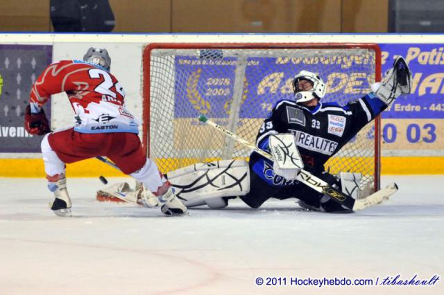 Photo hockey Division 2 - D2 : play-off, 1/4 de finale, match aller : Nantes vs Annecy - Corsaires et Chevaliers dos  dos