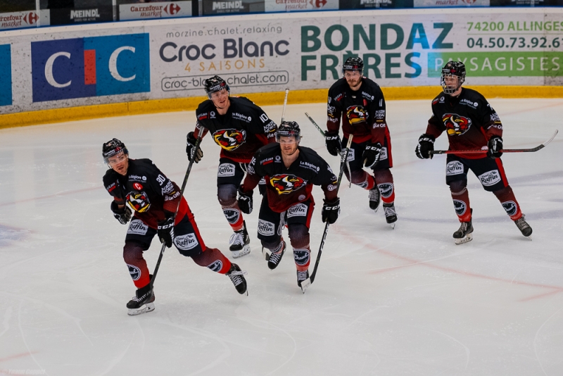 Photo hockey Division 2 - Division 2 : 13me journe : Morzine-Avoriaz vs Vaujany - La srie continue pour les pingouins