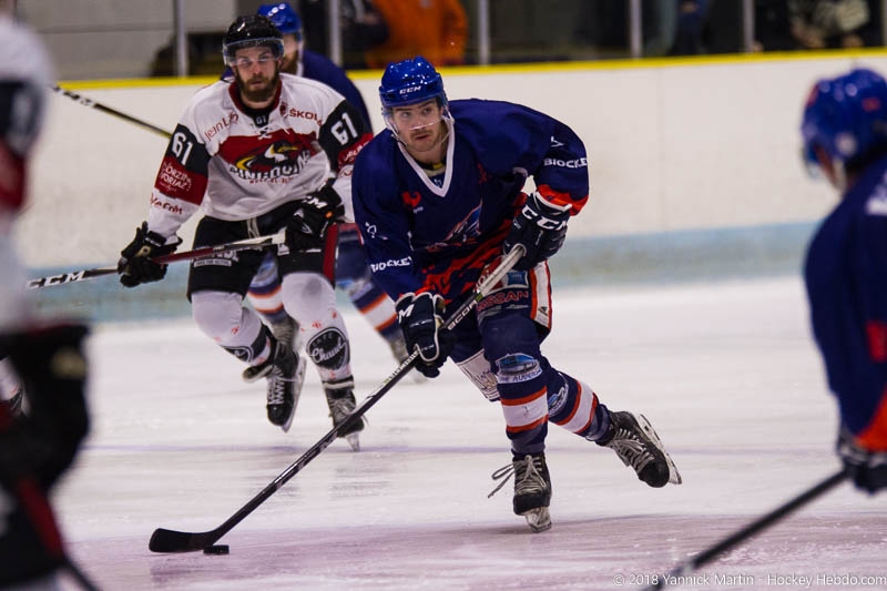Photo hockey Division 2 - Division 2 : 7me journe : Clermont-Ferrand vs Morzine-Avoriaz - Le leader  terre