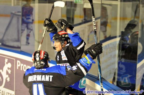 Photo hockey Division 2 - Division 2 : Nantes (Les Corsaires) - D2 : Le capitaine des Corsaires sur le pont