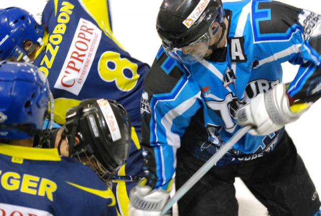 Photo hockey Division 3 - D3 : 6me journe : Limoges vs Tours  - Rude Combat