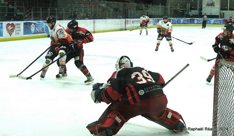 Photo hockey Division 3 - Division 3 : 8me journe : Nice II vs Nimes - les Aigles trop forts pour les Krokos