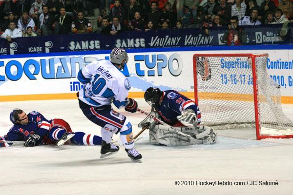 Photo hockey Europe : Continental Cup - CHL - Europe : Continental Cup - CHL - Grenoble prend le palet au Raibon !