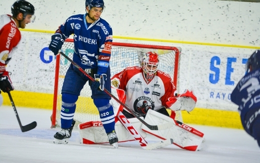 Photo hockey Hockey en Europe -  : Chamonix  vs Vtkovice  - Vtkovice assomme les Pionniers