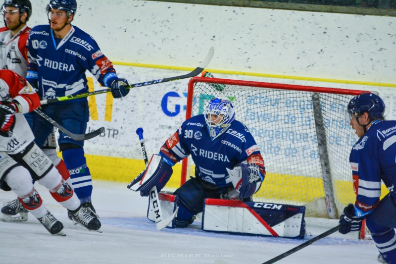 Photo hockey Hockey en Europe -  : Chamonix  vs Vtkovice  - Vtkovice assomme les Pionniers