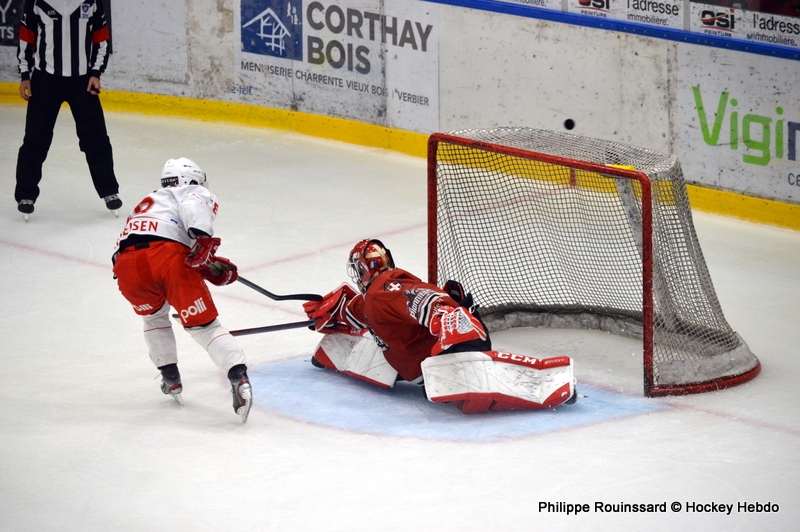 Photo hockey Hockey en Europe -  : HCV Martigny vs Chamonix  - Monte difficile pour les Pionniers
