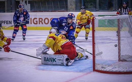 Photo hockey Hockey en Europe -  : Zrich vs Dsseldorf - Zrich de la tte et des paules