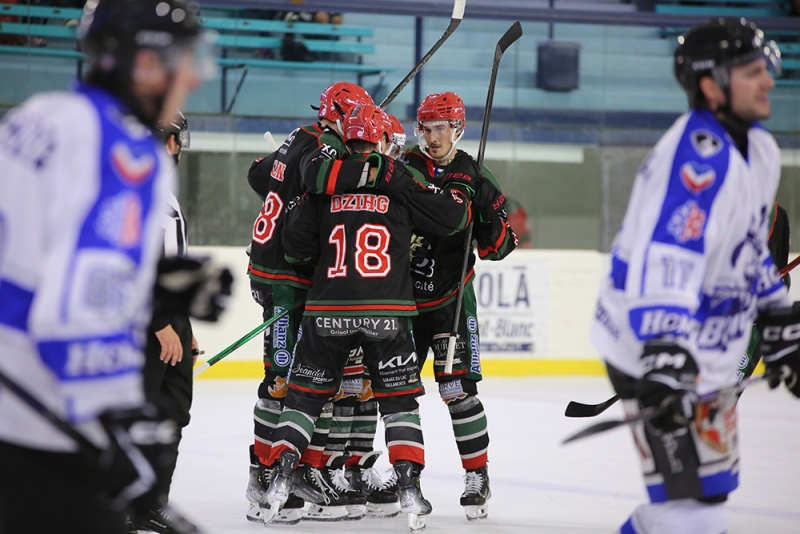 Photo hockey Hockey en France -  : Mont-Blanc vs Courchevel-Mribel-Pralognan - Prparation D1: Premier gain pour Mont-Blanc