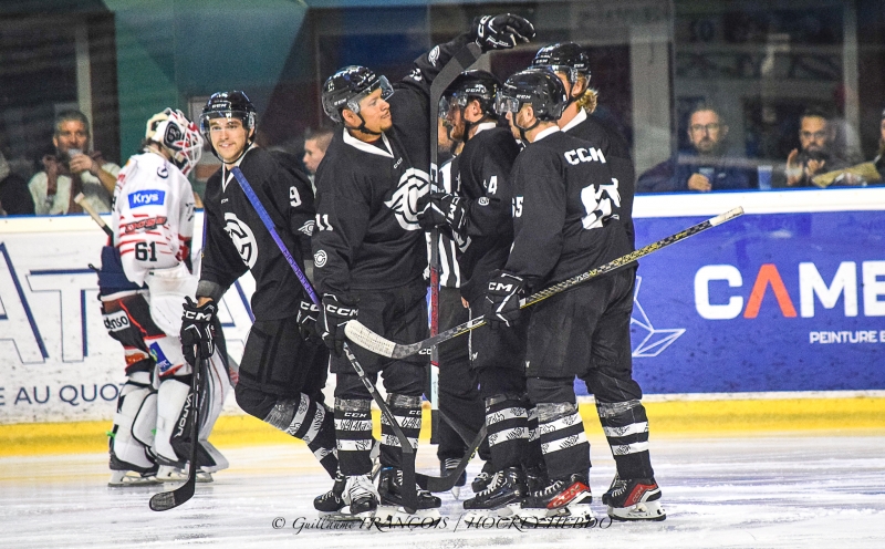 Photo hockey Hockey en France -  : Nantes vs Cholet  - Nantes monte en rgime face aux dogs Cholet 