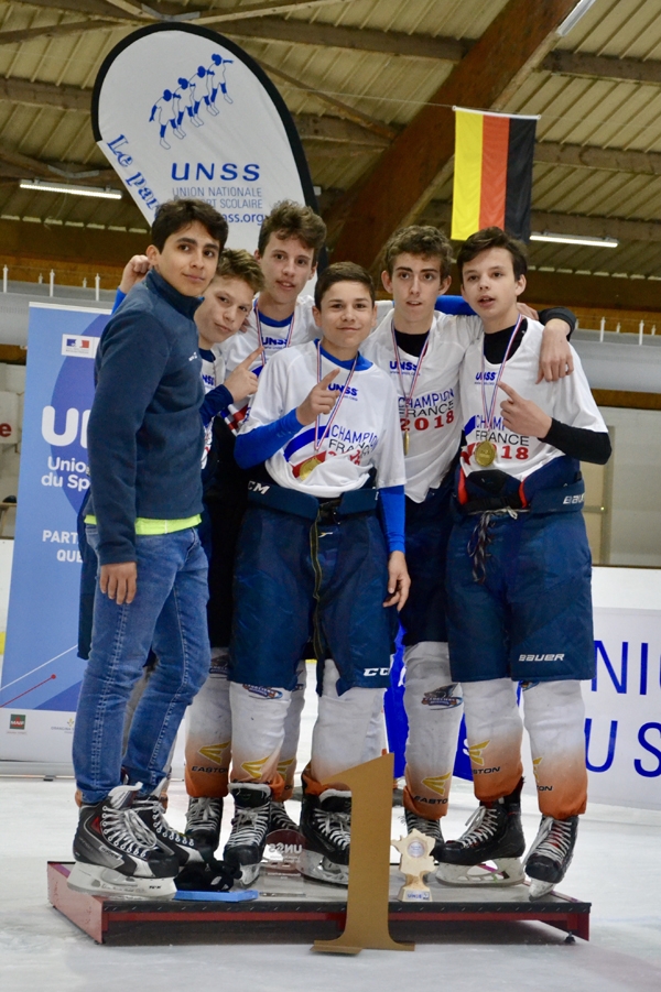 Photo hockey Hockey Mineur - Hockey Mineur : Clermont-Ferrand (Les Sangliers Arvernes) - Des hockeyeurs Champions de France UNSS