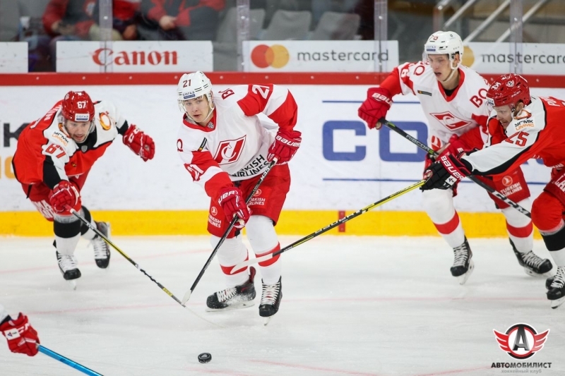 Photo hockey KHL - Kontinental Hockey League - KHL - Kontinental Hockey League - KHL : Il est tomb !