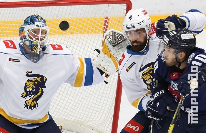 Photo hockey KHL - Kontinental Hockey League - KHL - Kontinental Hockey League - KHL : Le Cerf sme le Leopard