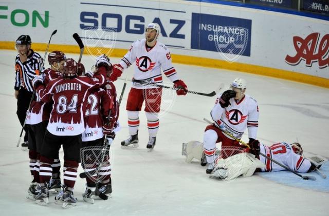 Photo hockey KHL - Kontinental Hockey League - KHL - Kontinental Hockey League - KHL : Retourne accrobatique